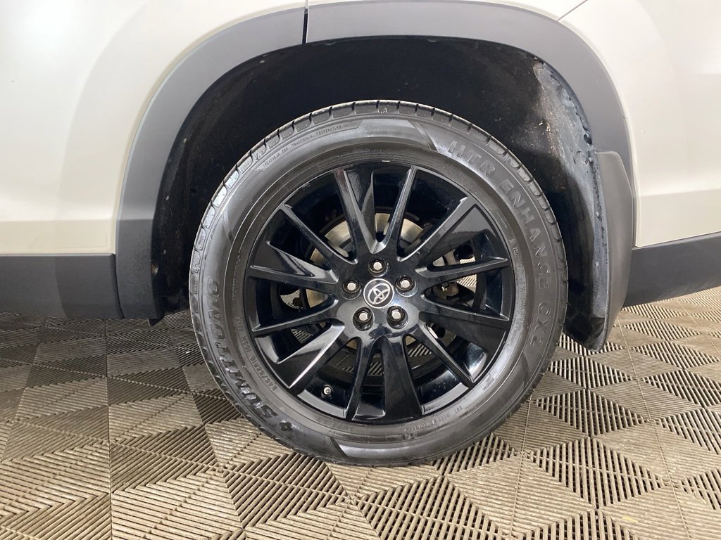 Used 2019 Toyota Highlander SE image 13