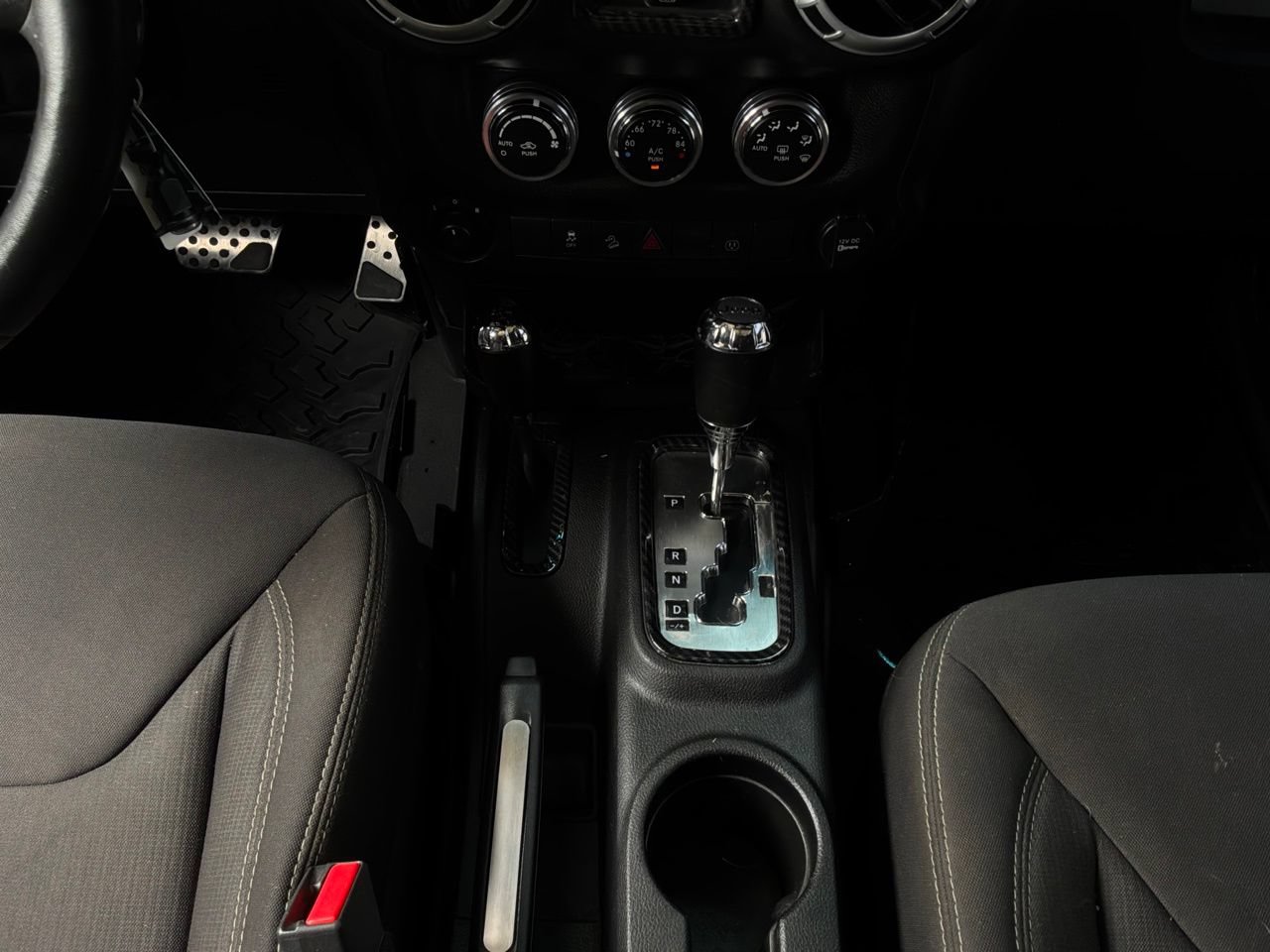 Used 2013 Jeep Wrangler Unlimited Sahara AWD/4WD image 18