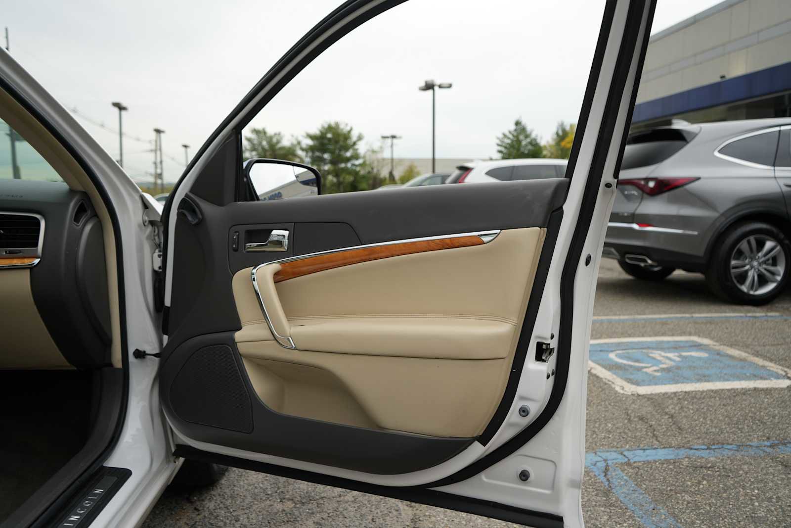 Used 2011 Lincoln MKZ AWD image 25