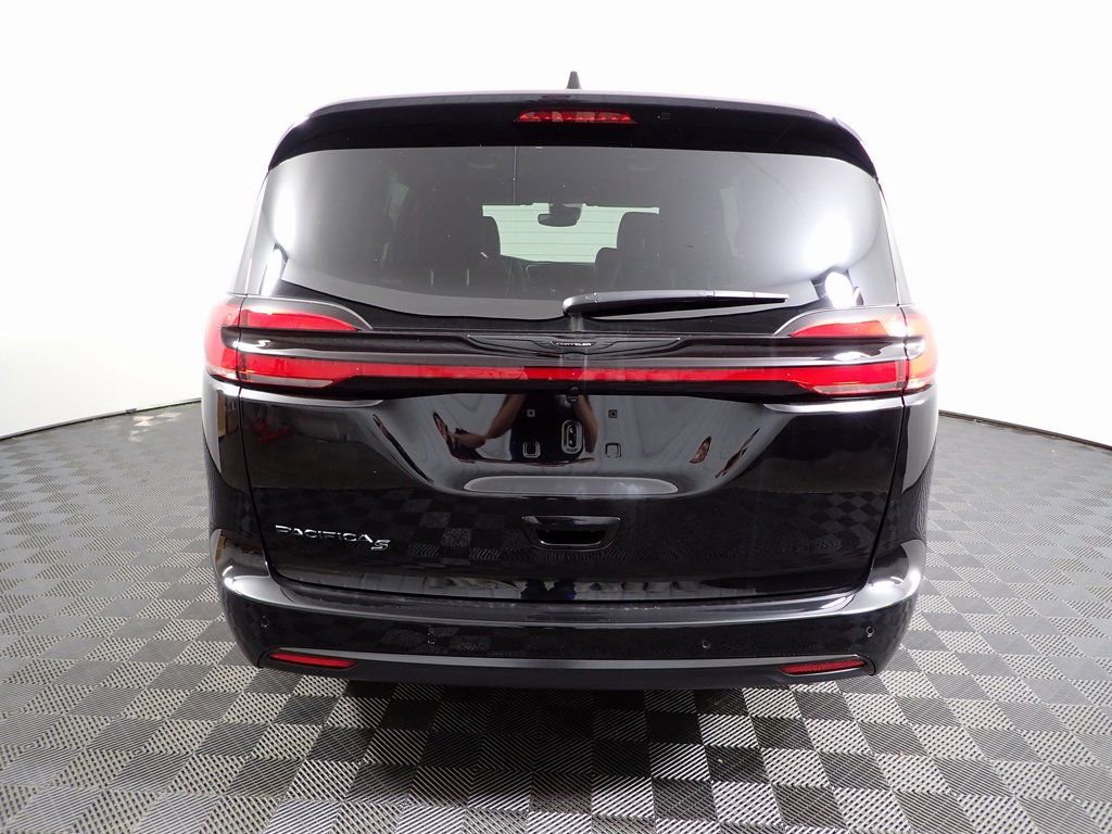 New 2026 Chrysler Pacifica Select w/ S Appearance Package image 11