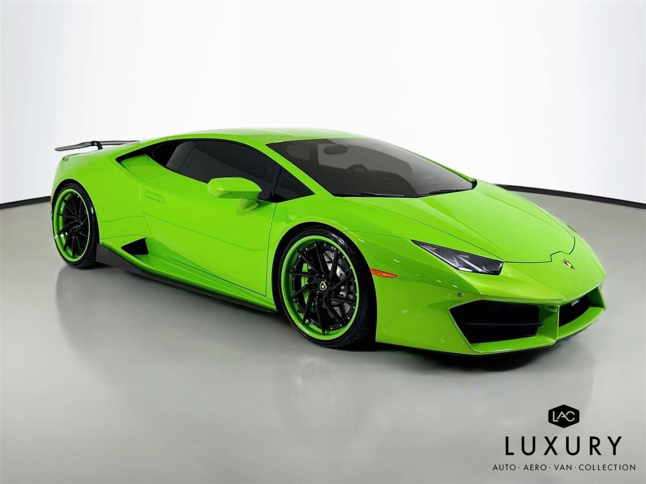 Used 2017 Lamborghini Huracan LP 580-2 RWD image 2
