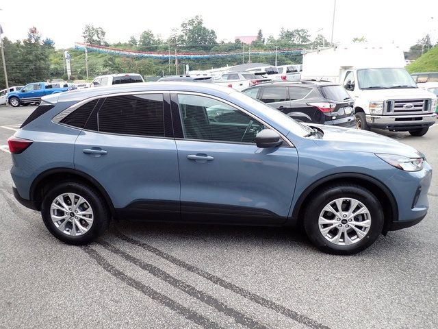 Certified 2023 Ford Escape Active AWD/4WD image 9
