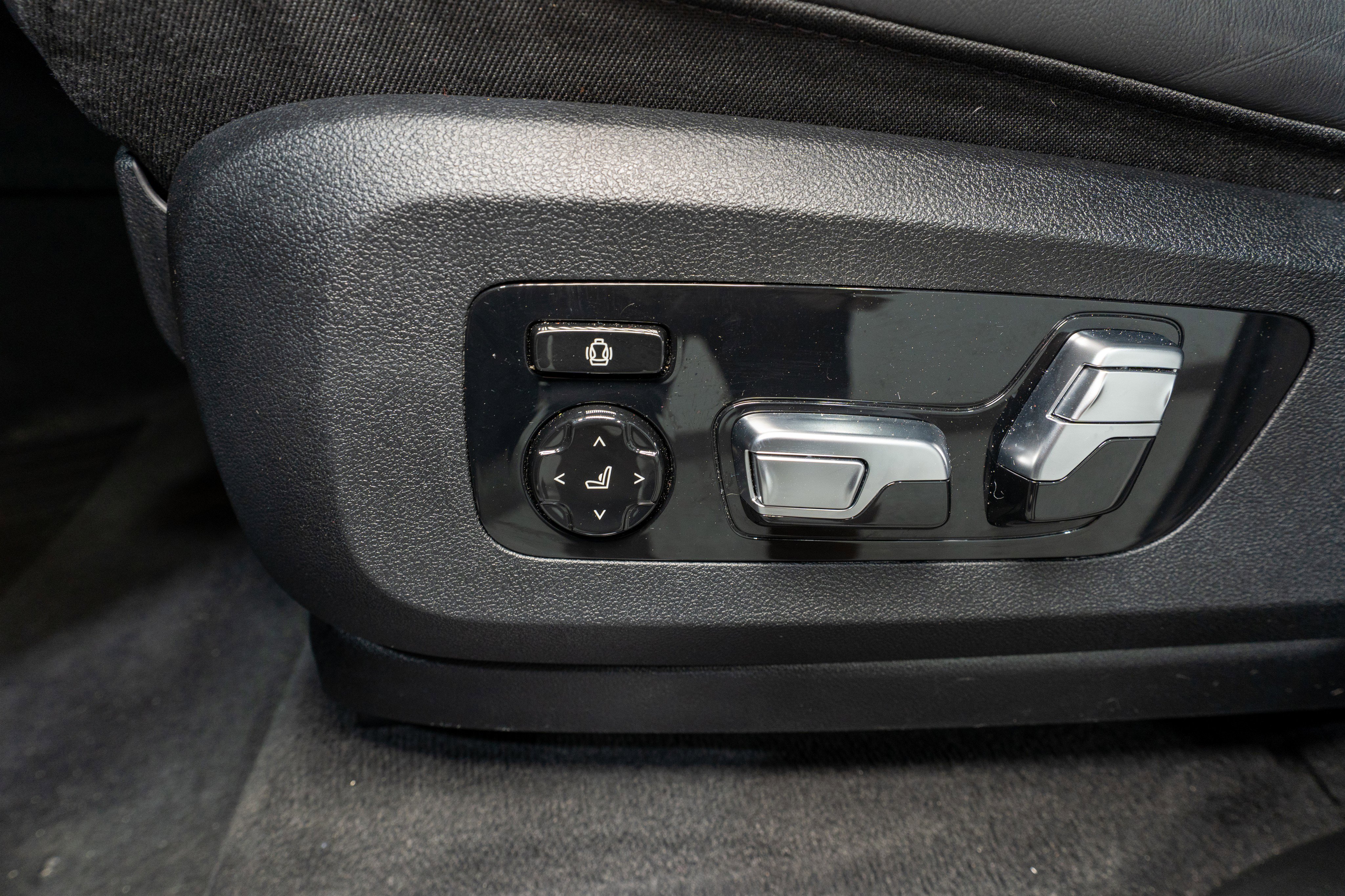 Used 2022 BMW X7 M50i image 18