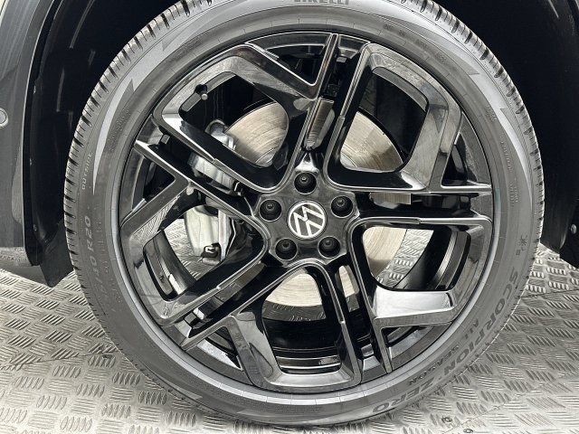 Certified 2026 Volkswagen Tiguan SE R-Line AWD/4WD image 10