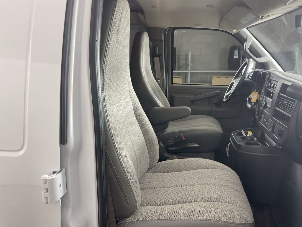 New 2025 GMC Savana 3500 Extended w/ Driver Convenience Package image 24