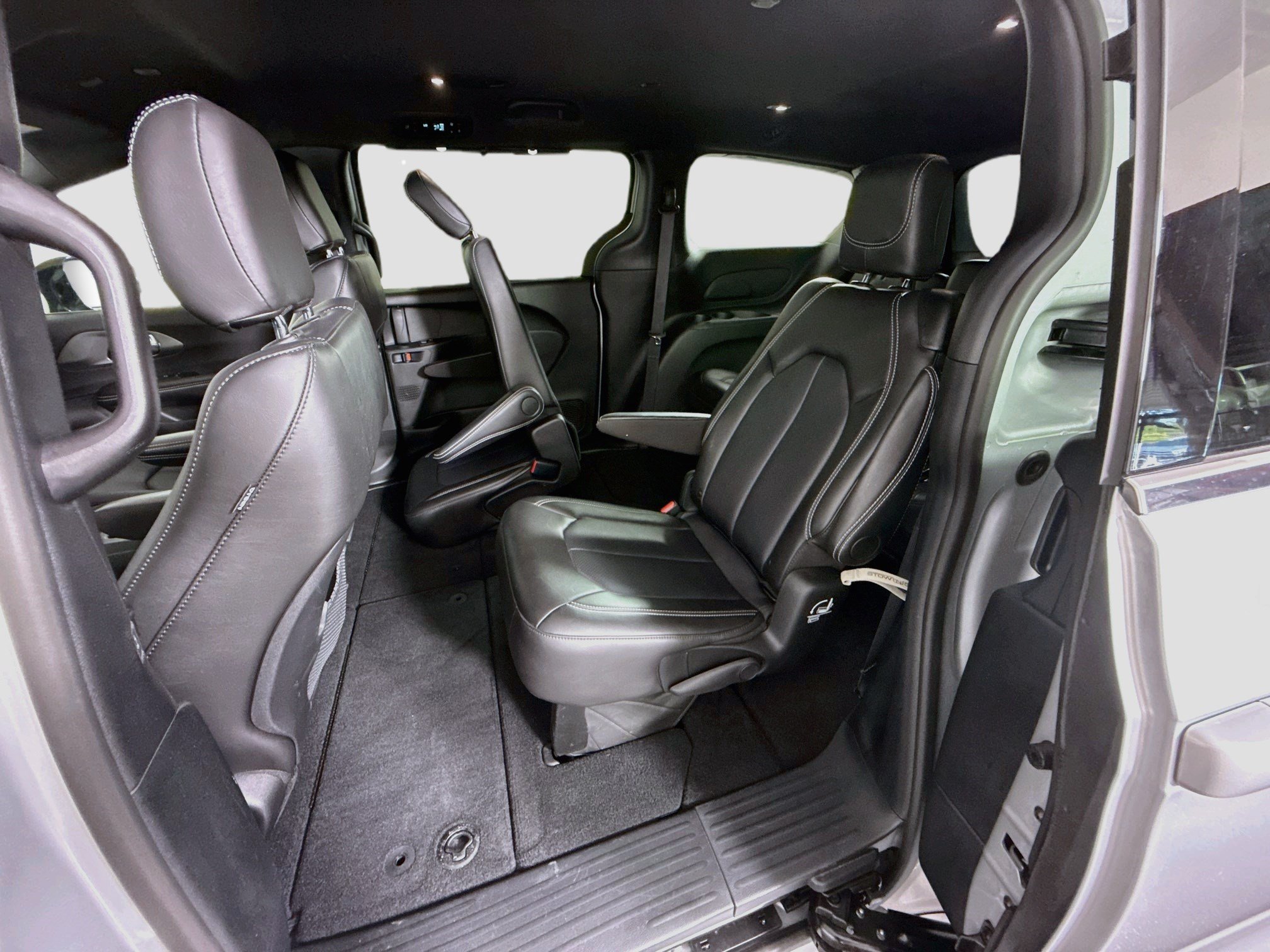 Used 2026 Chrysler Pacifica Select FWD image 25