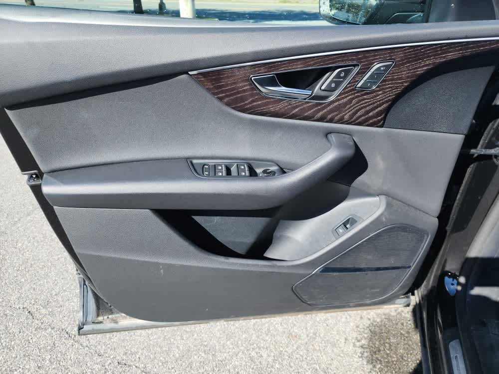Used 2022 Audi Q8 Premium Plus AWD/4WD image 13
