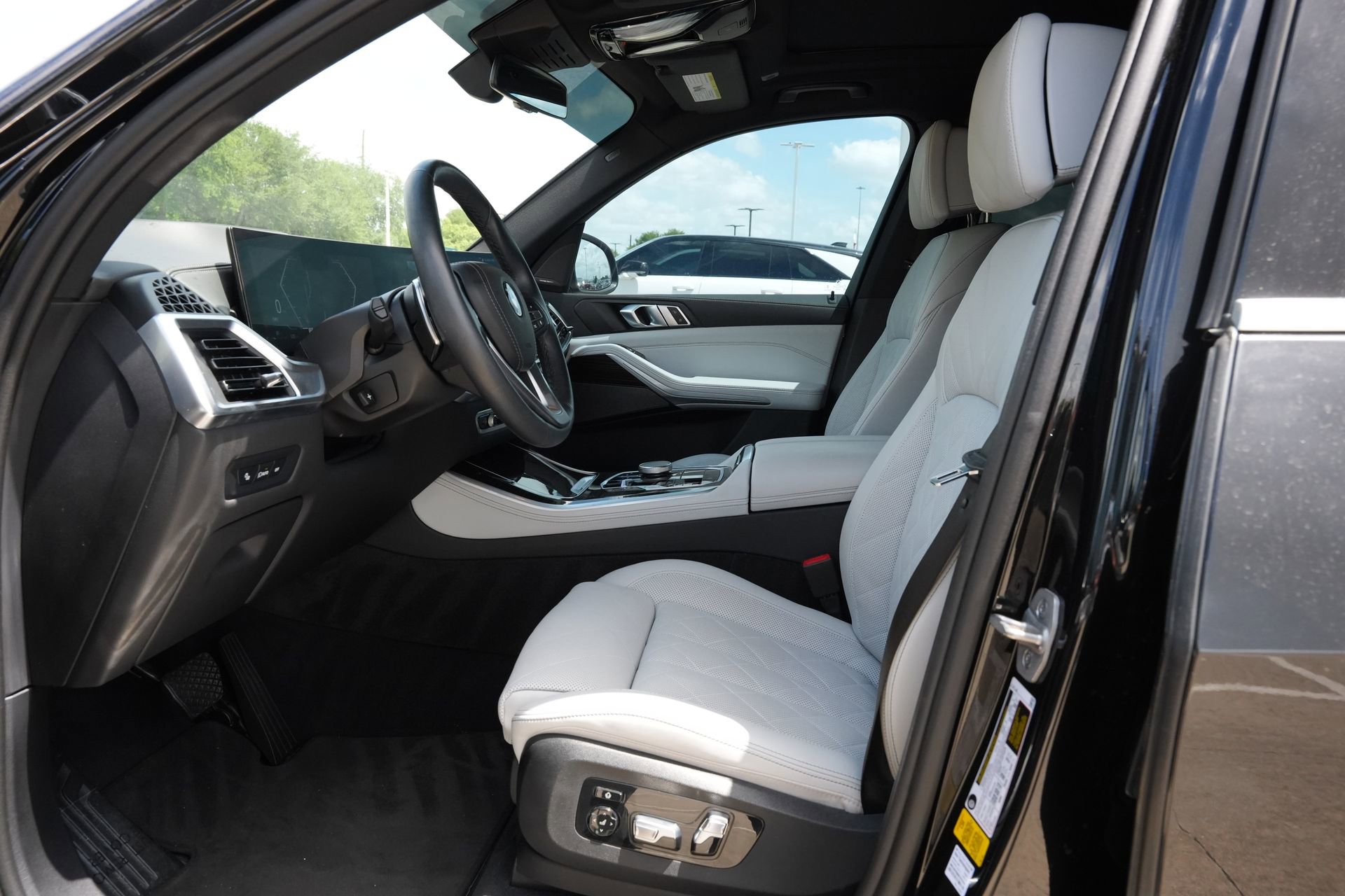 Used 2024 BMW X5 sDrive40i w/ Premium Package image 15