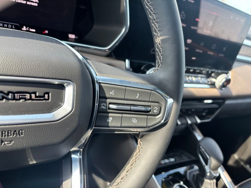 Used 2025 GMC Canyon Denali image 32