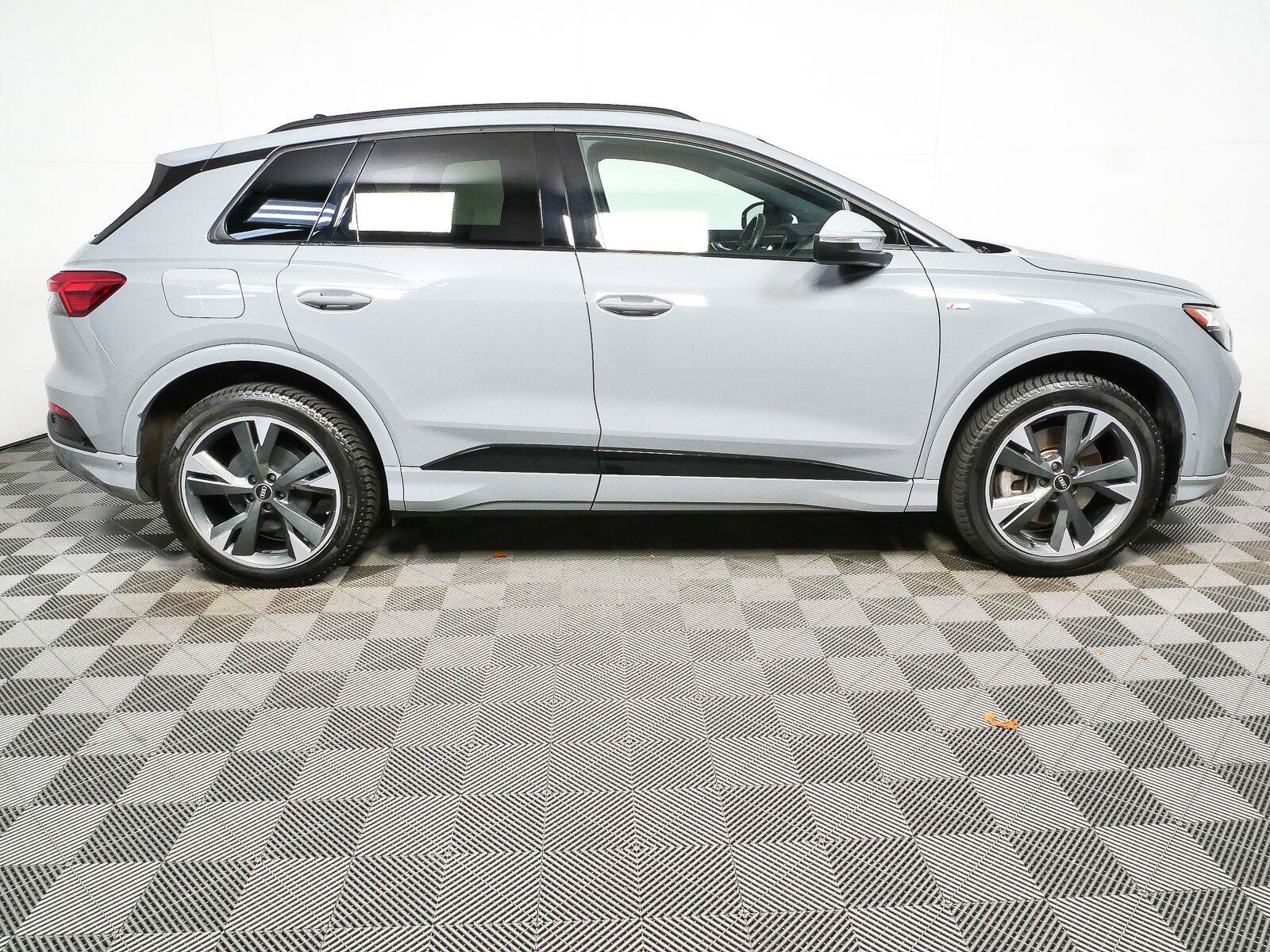 Used 2023 Audi Q4 e-tron Premium Plus w/ Premium Plus AWD/4WD image 2