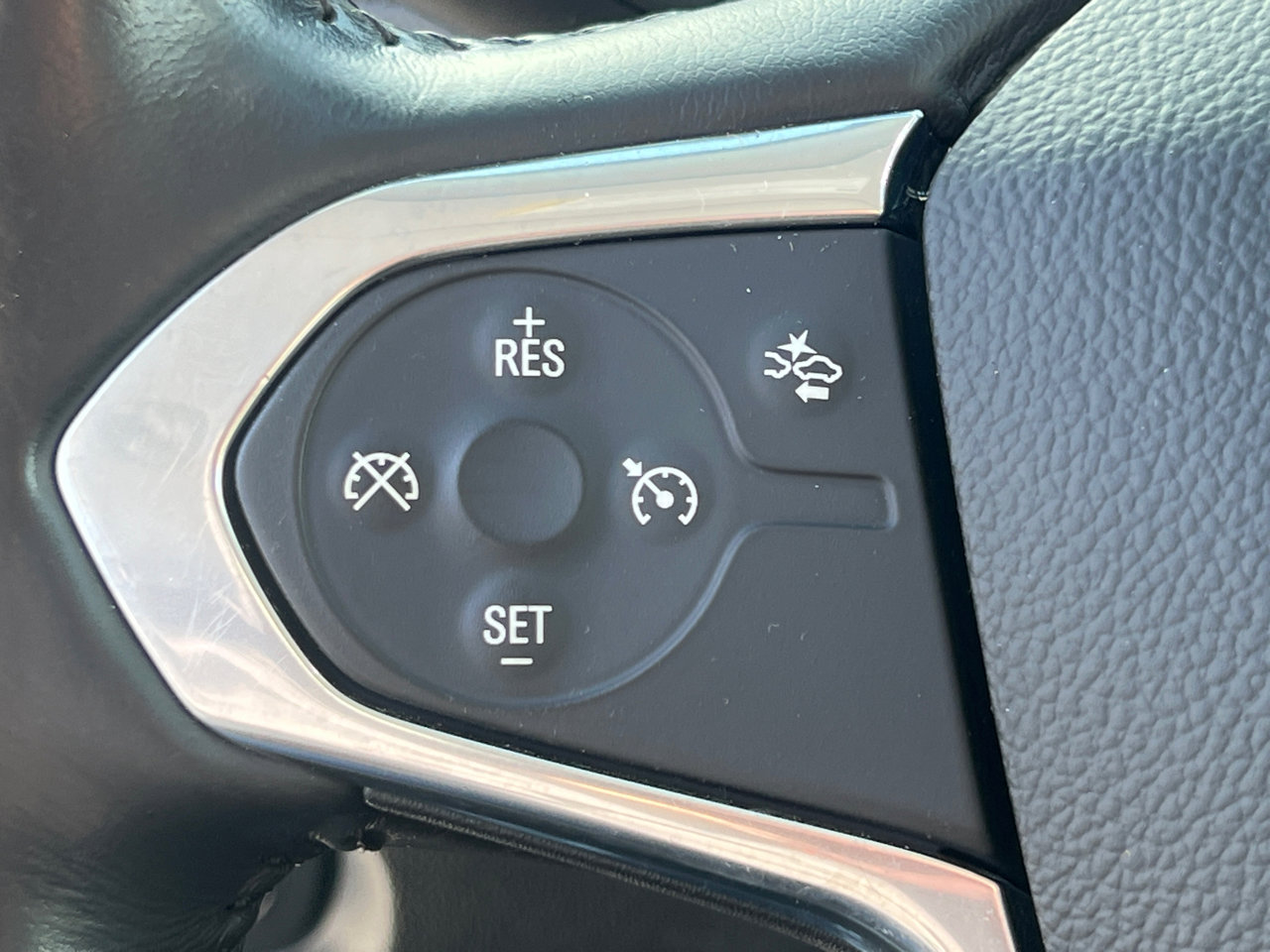 Used 2020 Chevrolet Traverse LT w/ LPO, Cargo Package image 17