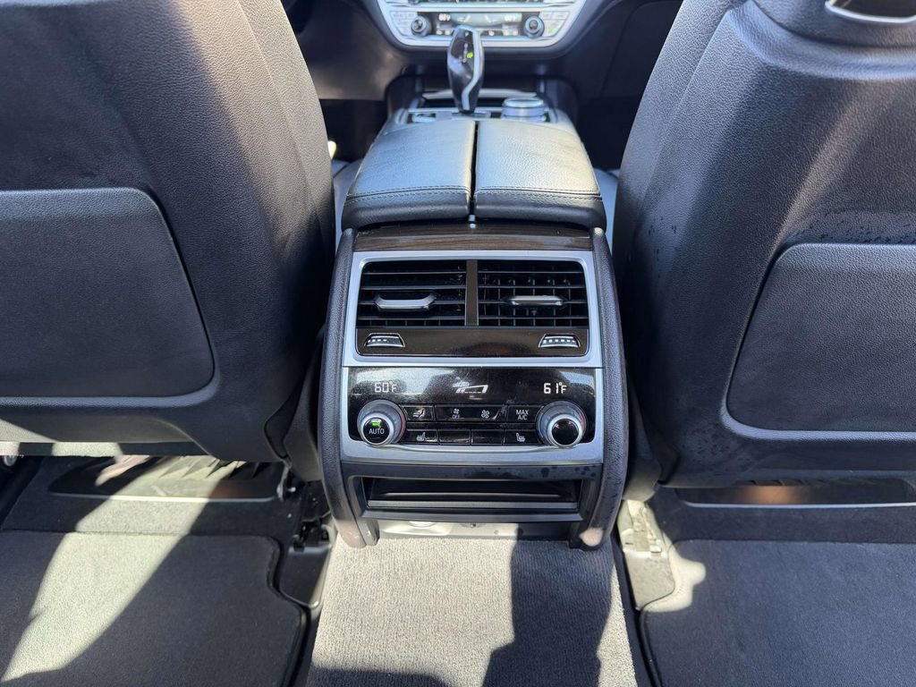 Used 2022 BMW 740i xDrive AWD/4WD image 16