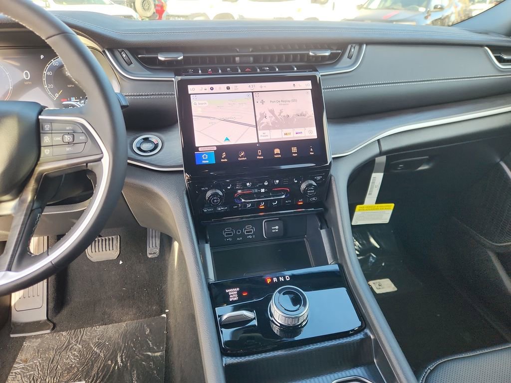 New 2025 Jeep Grand Cherokee Limited w/ Luxury Tech Group II image 17