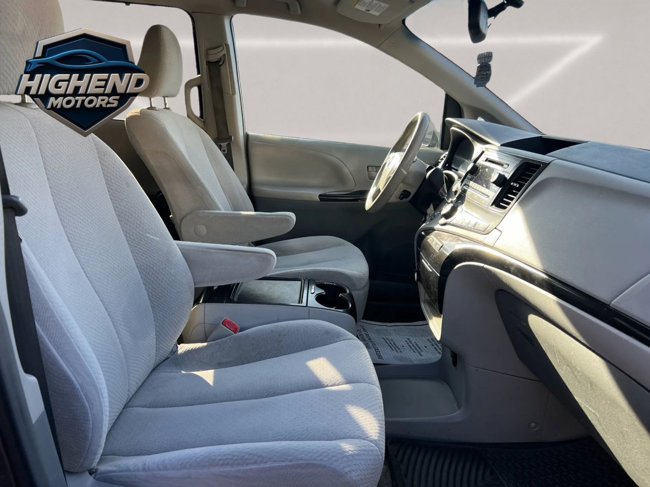 Used 2013 Toyota Sienna LE image 23