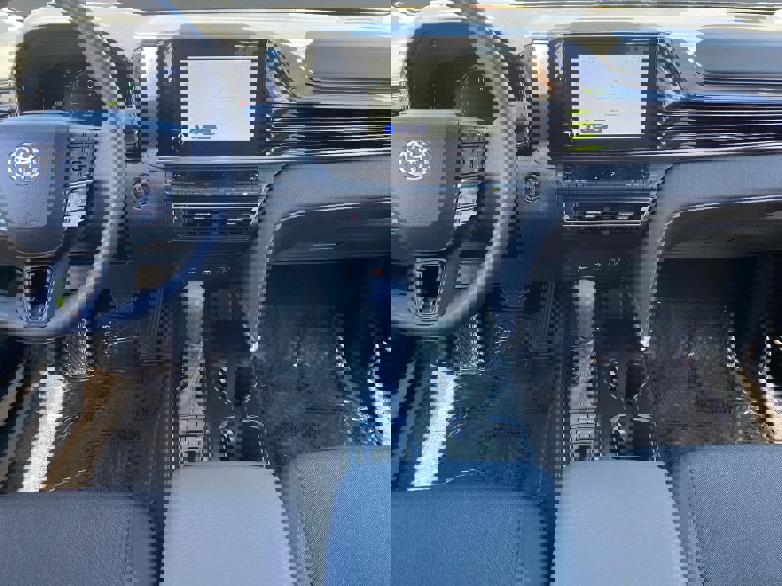 Used 2025 Toyota Camry LE w/ Convenience Package image 11