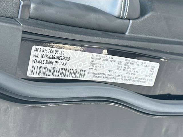Used 2024 Jeep Grand Cherokee Altitude RWD image 32