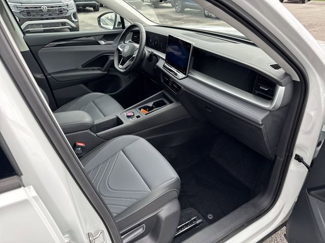 Certified 2025 Volkswagen Tiguan SE image 28