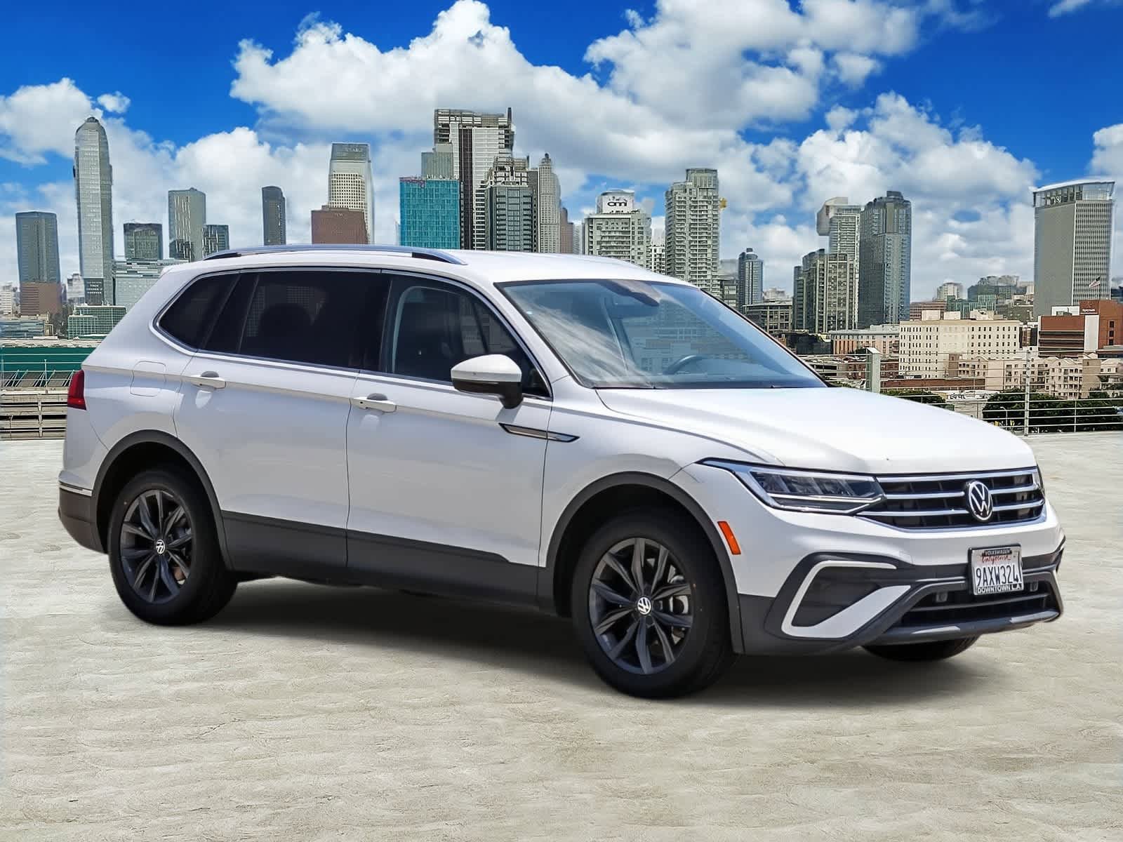 Certified 2022 Volkswagen Tiguan SE FWD image 3