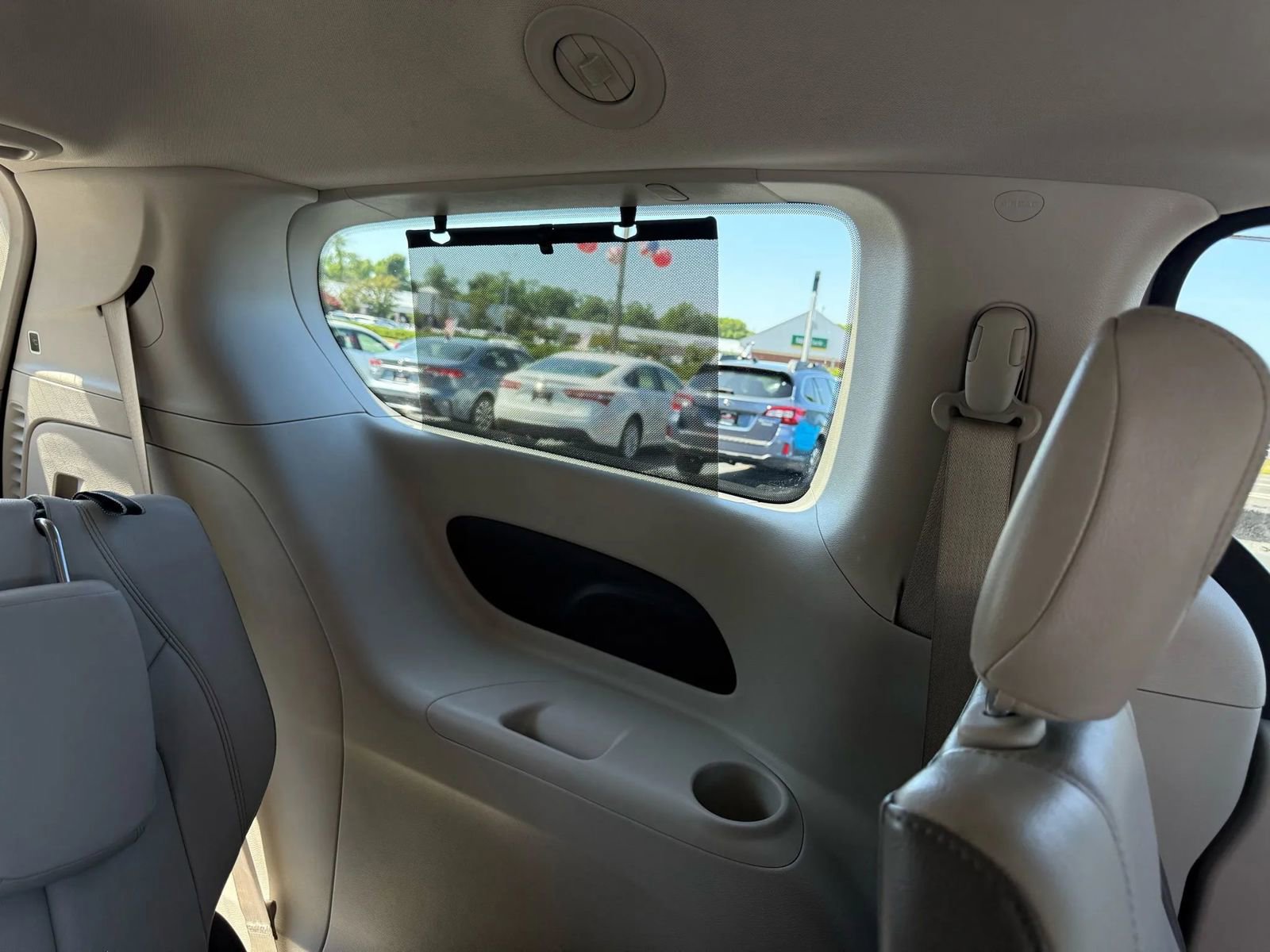 Used 2017 Chrysler Pacifica Touring-L image 39