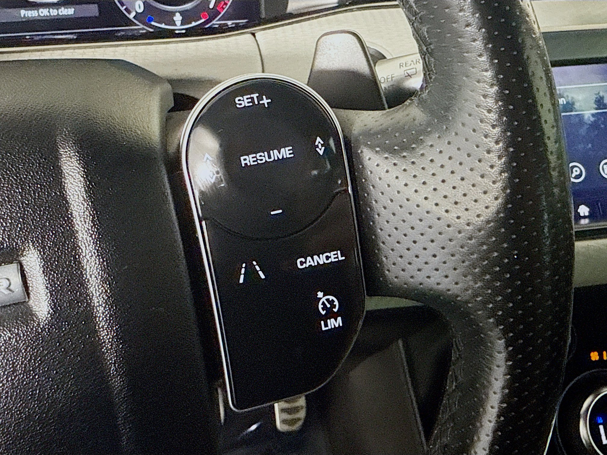 Used 2020 Land Rover Range Rover Evoque R-Dynamic S image 15