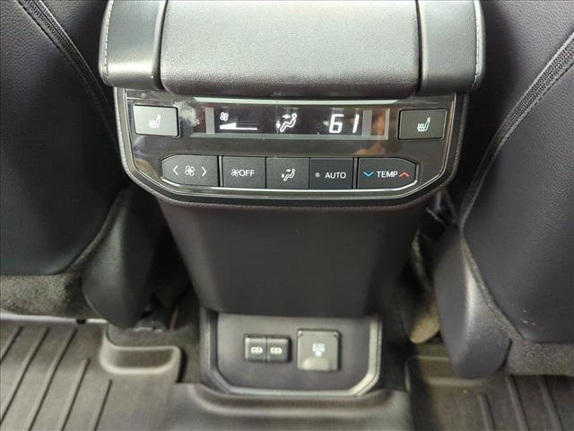 Certified 2024 Toyota Highlander Platinum FWD image 17