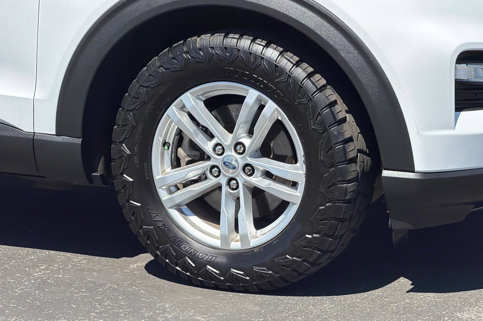 Used 2020 Ford Explorer XLT w/ Equipment Group 202A RWD image 40