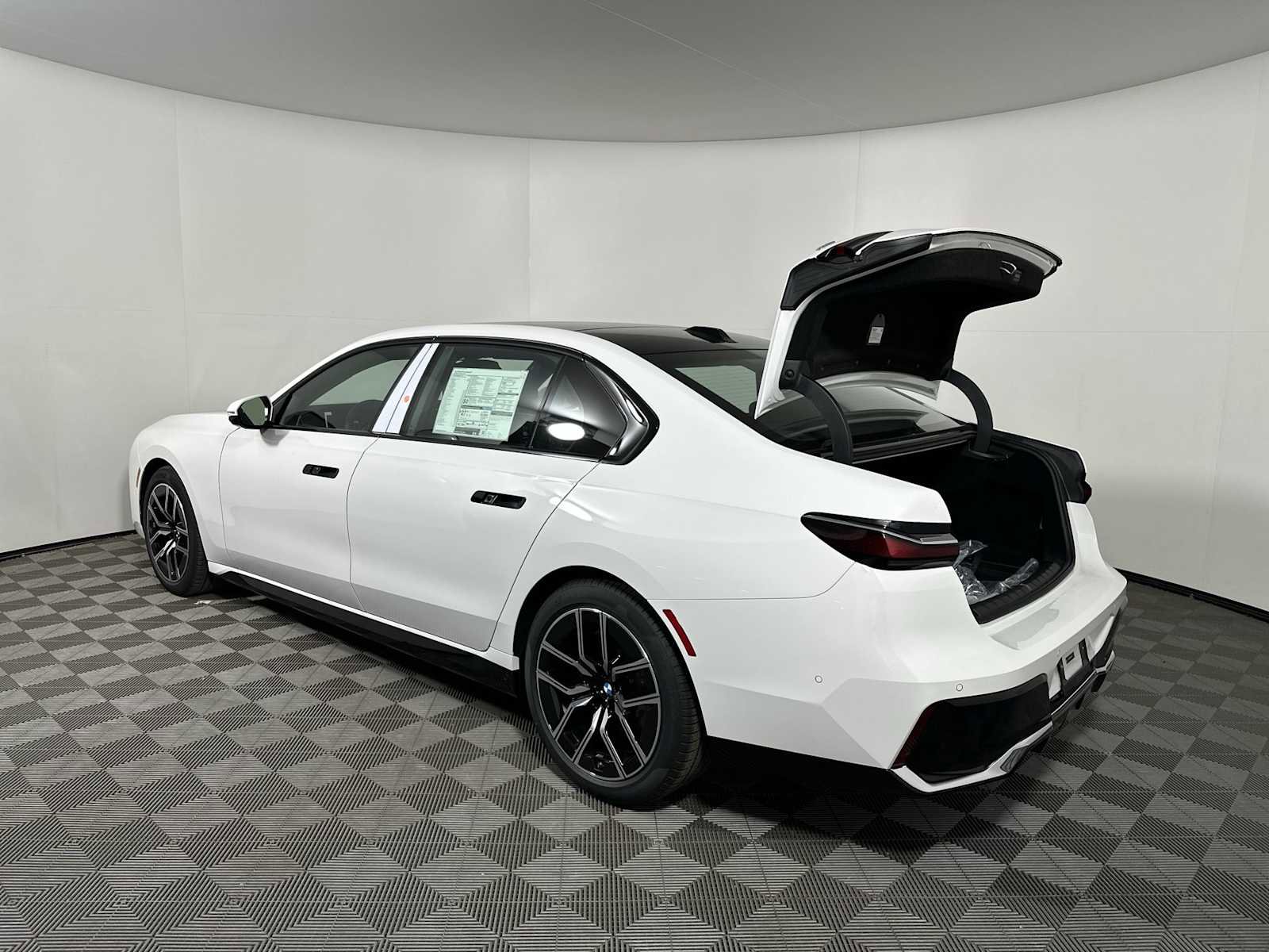 New 2026 BMW 740i xDrive w/ Executive Package image 19