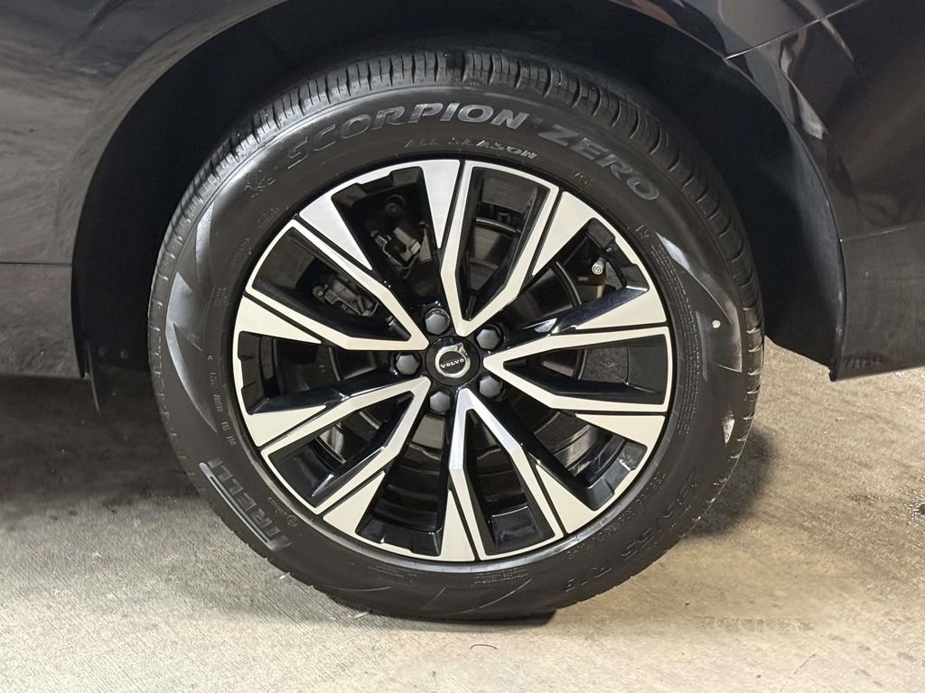 Used 2024 Volvo XC60 B5 Plus w/ Protection Package Premier AWD/4WD image 13