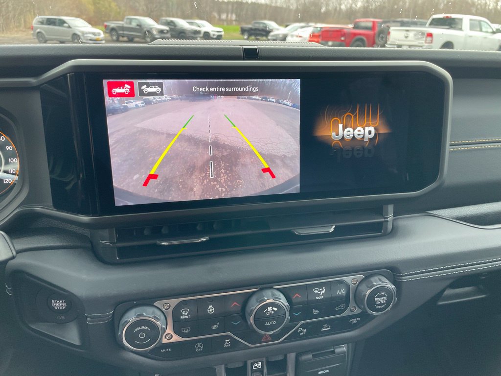 Used 2025 Jeep Wrangler Unlimited Sahara w/ Dual Top Group AWD/4WD image 14