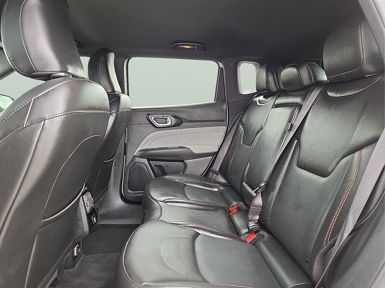 Used 2023 Jeep Compass Latitude AWD/4WD image 10