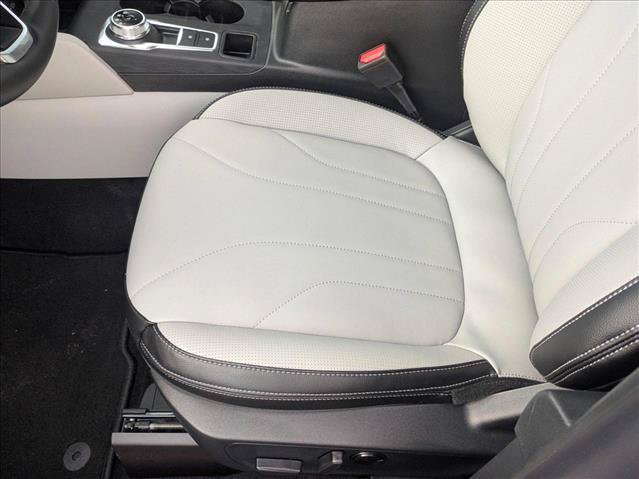 New 2025 Ford Escape SE w/ PHEV Premium Package FWD image 3
