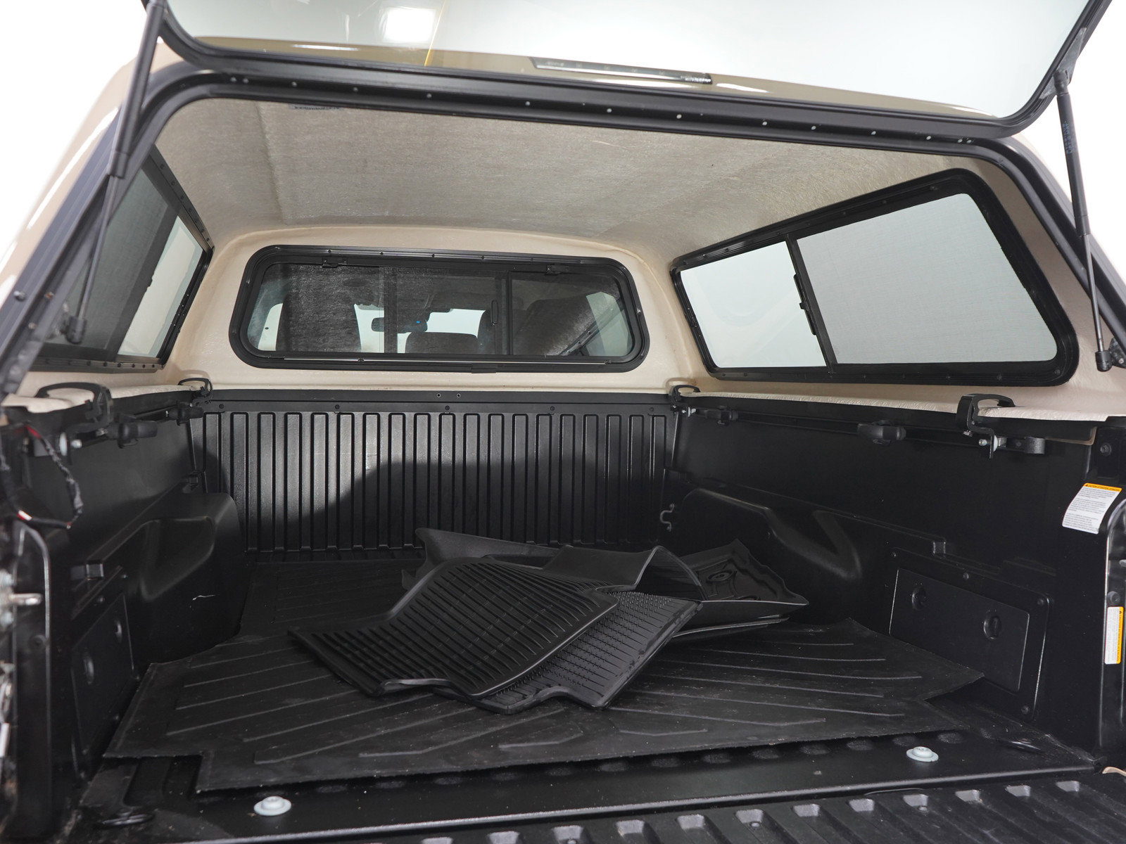 Used 2018 Toyota Tacoma SR5 AWD/4WD image 20