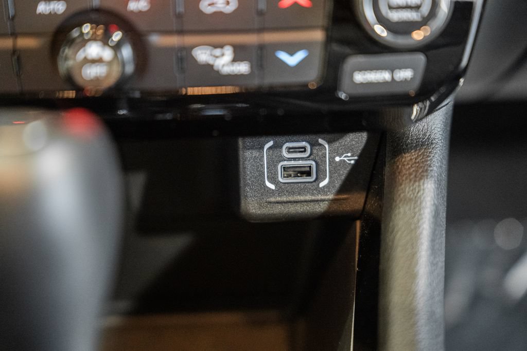Certified 2025 Jeep Compass Limited AWD/4WD image 24