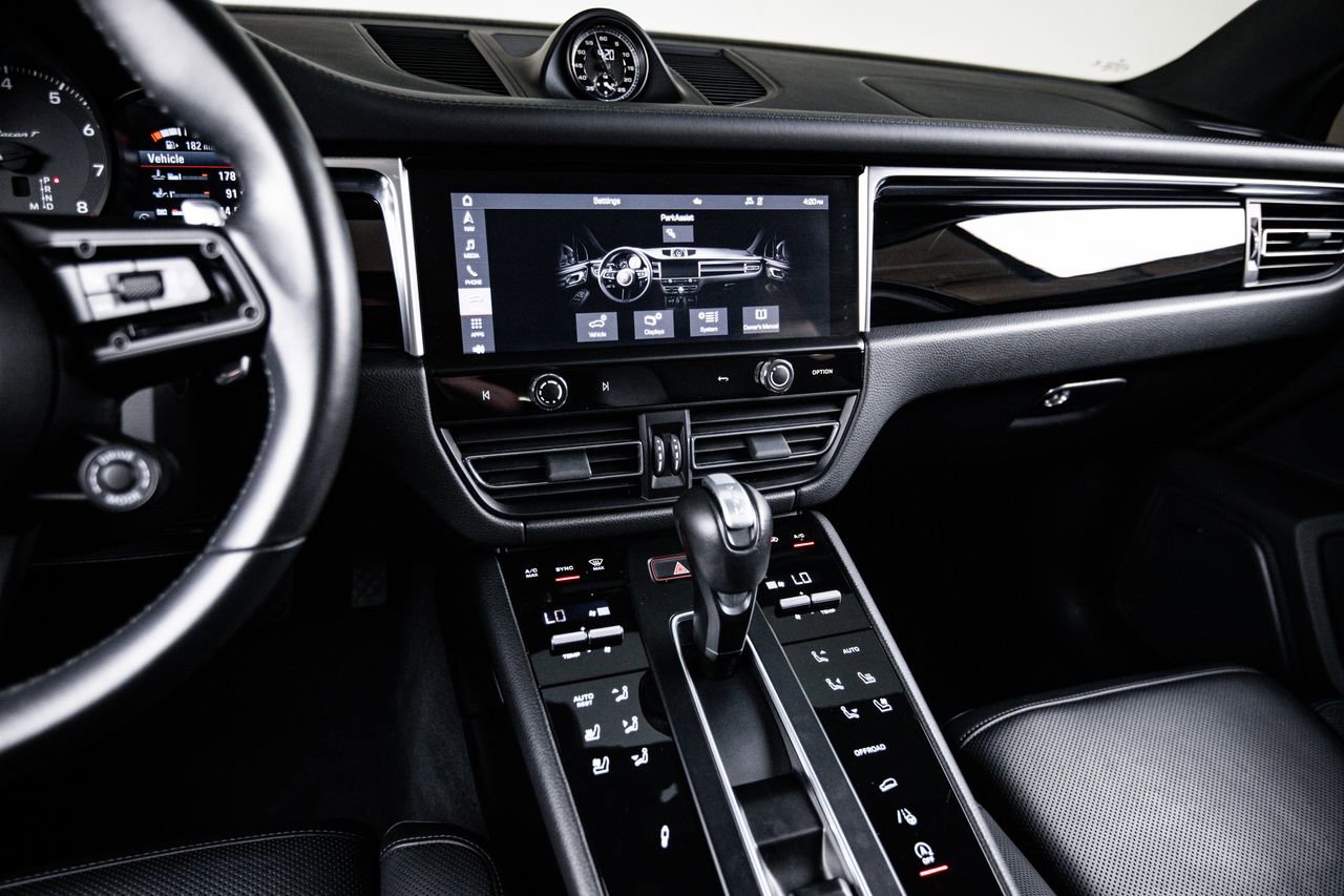 Certified 2023 Porsche Macan Turbo AWD/4WD image 20