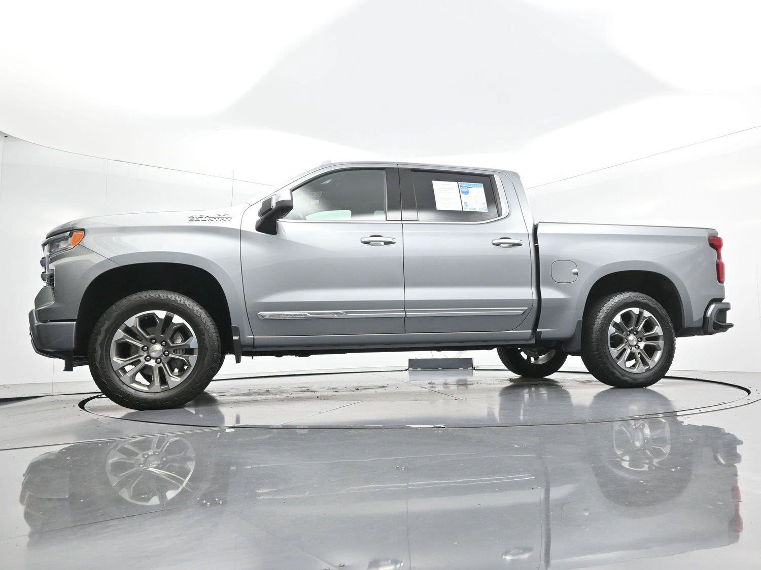 Used 2025 Chevrolet Silverado 1500 High Country w/ Technology Package AWD/4WD image 48