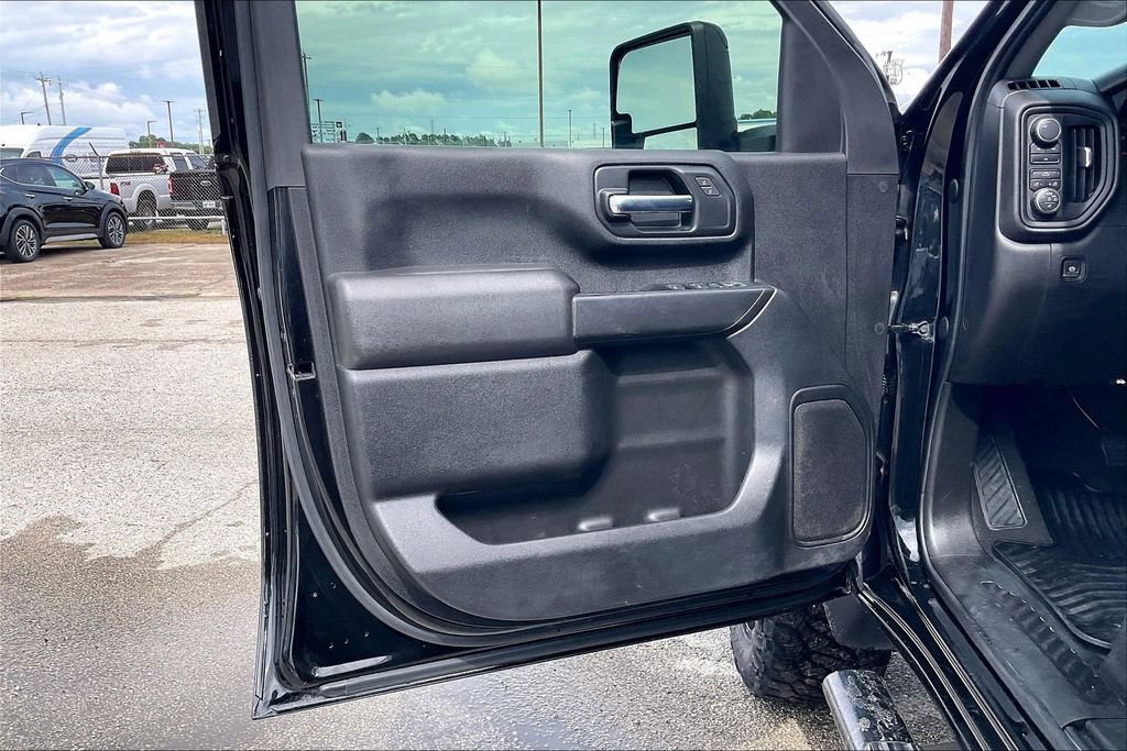 Used 2022 Chevrolet Silverado 2500 Custom w/ Custom Value Package AWD/4WD image 17