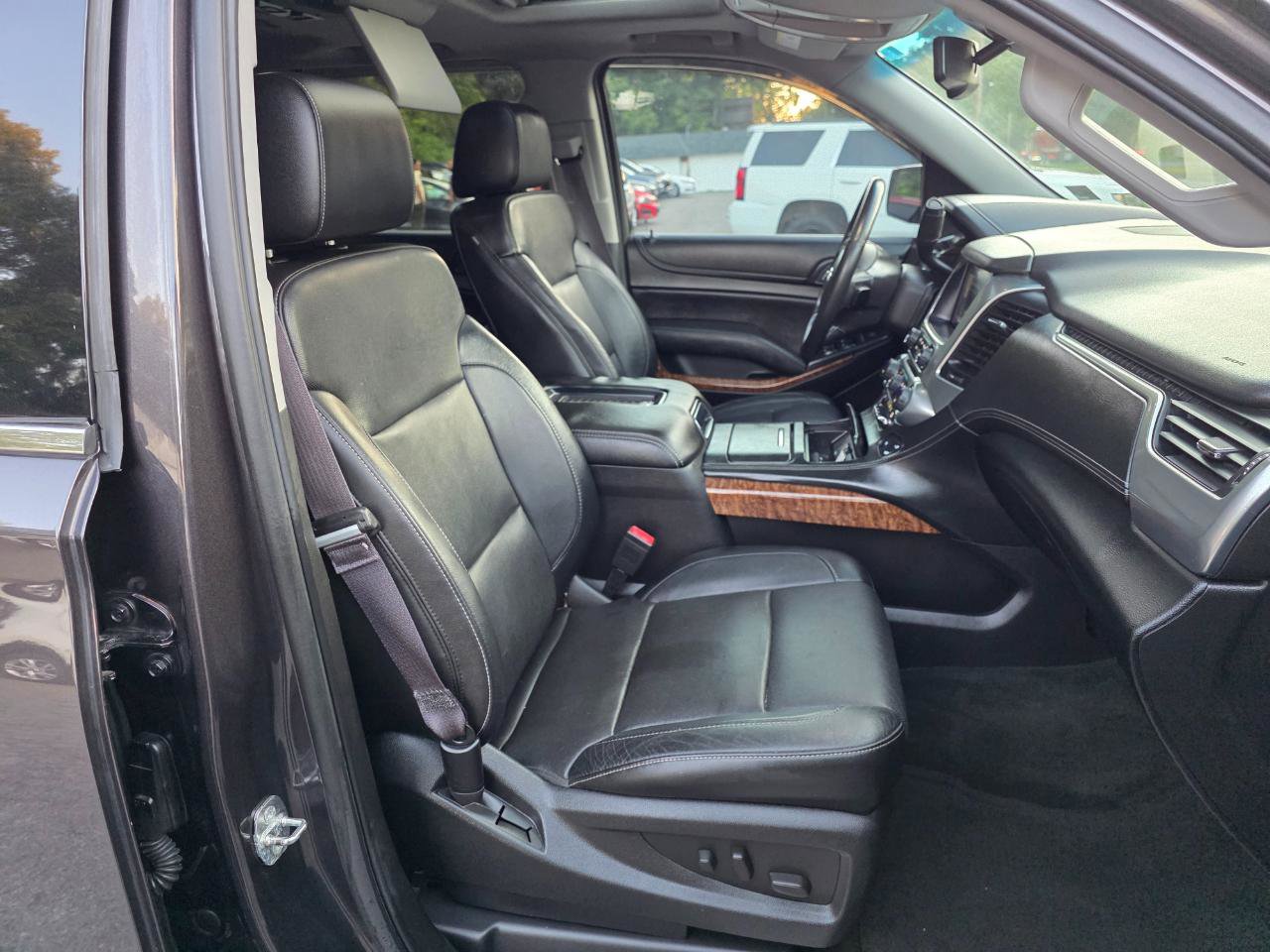 Used 2015 Chevrolet Tahoe LTZ AWD/4WD image 16