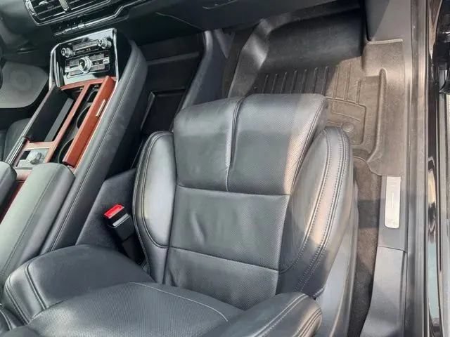 Used 2023 Lincoln Navigator L Reserve AWD/4WD image 15