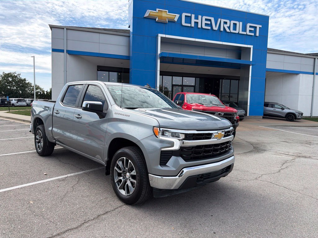 Used 2025 Chevrolet Silverado 1500 LT AWD/4WD image 1