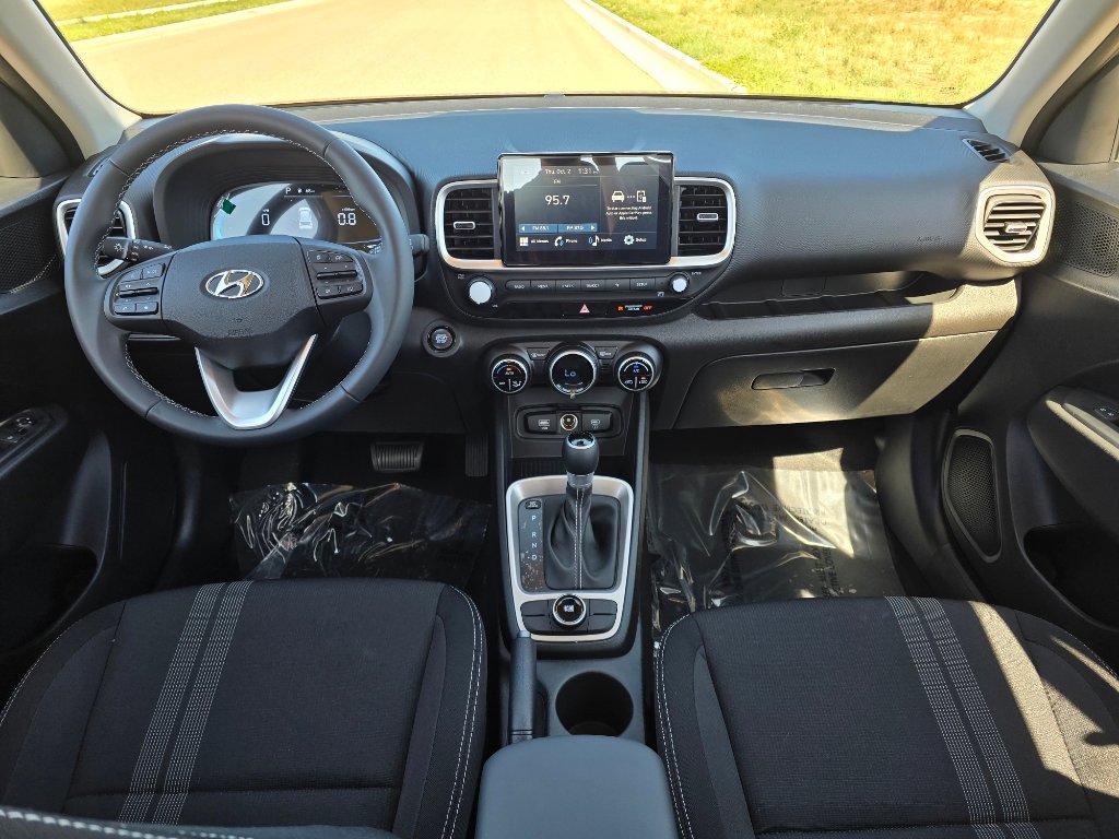 New 2025 Hyundai Venue SEL image 24