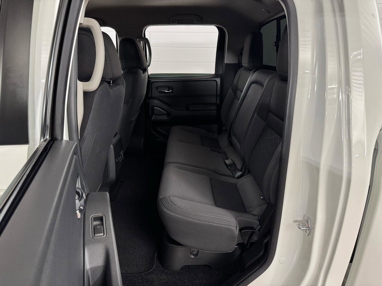 Used 2025 Nissan Frontier SV w/ SV Convenience Package image 26