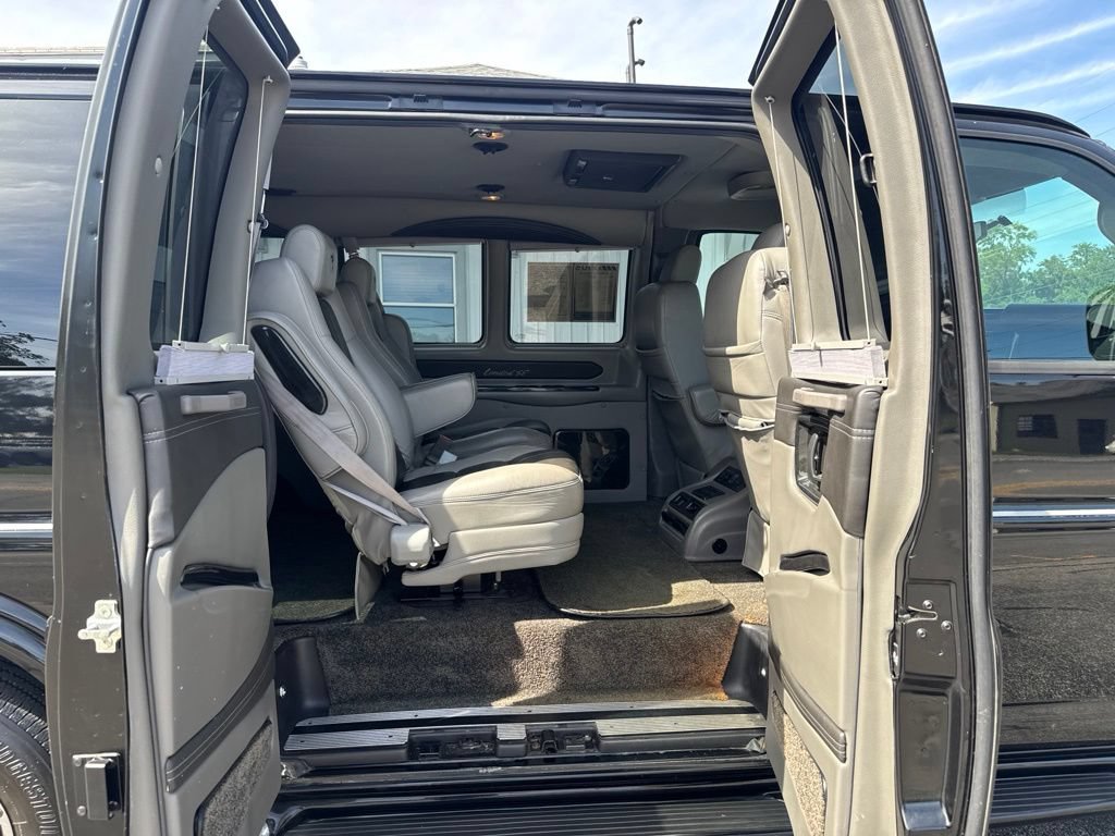 Used 2016 Chevrolet Express 2500 RWD image 20