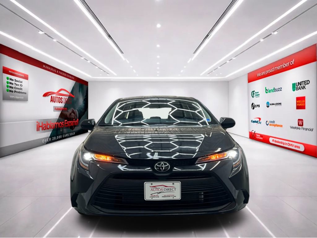 Used 2025 Toyota Corolla LE image 3