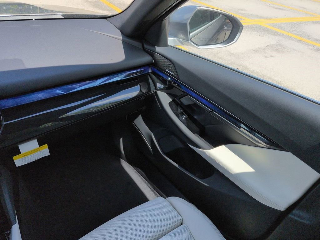 New 2026 BMW i5 eDrive40 w/ Premium Package image 17