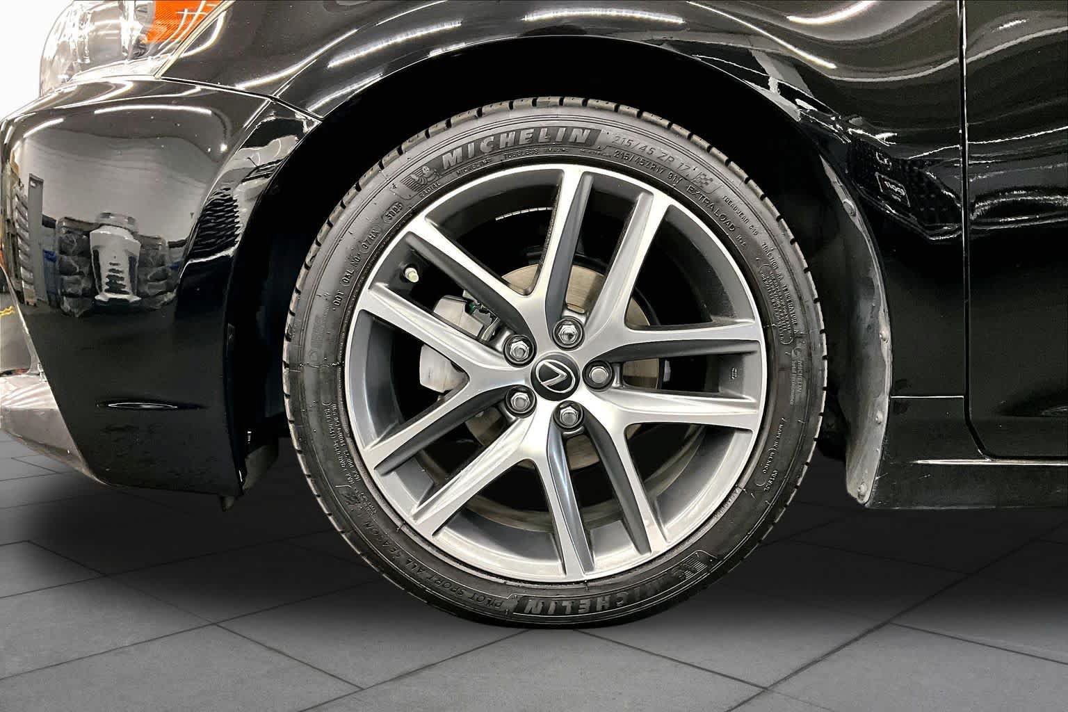 Used 2017 Lexus CT 200h w/ Navigation System Package FWD image 10