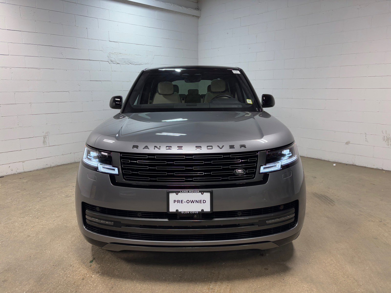 Used 2023 Land Rover Range Rover SE image 3