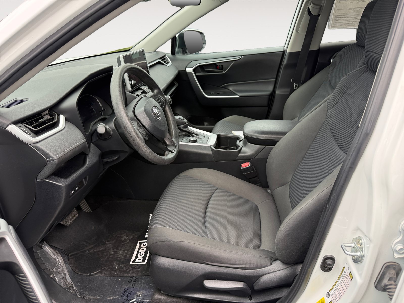 Used 2024 Toyota RAV4 LE AWD/4WD image 10