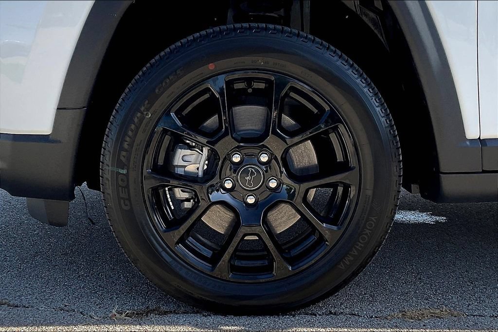 New 2025 Jeep Compass Latitude w/ Sun & Sound Group AWD/4WD image 11