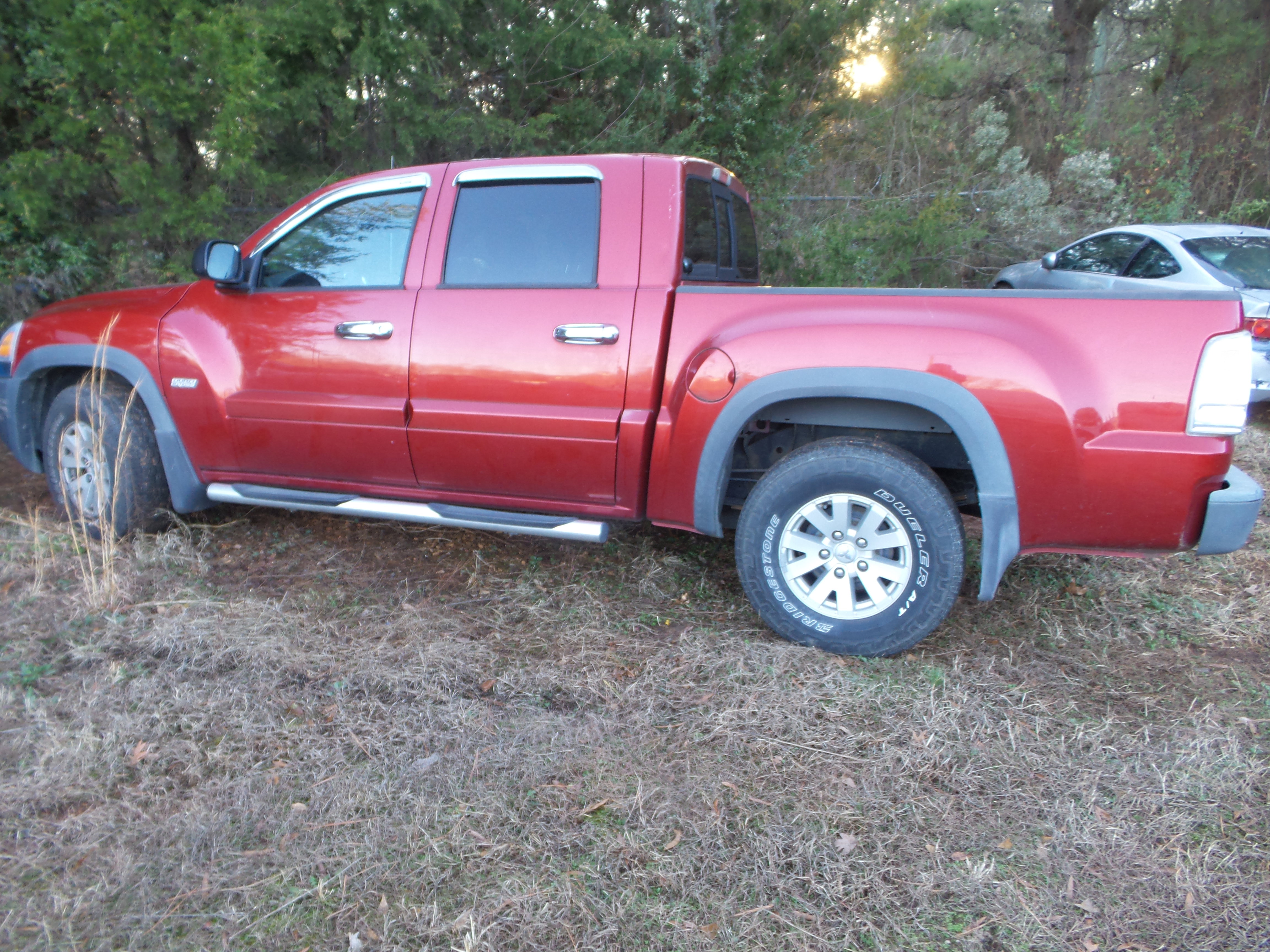 Used 2006 Mitsubishi Raider DuroCross image 1