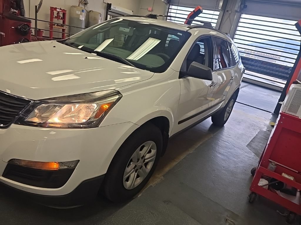 Used 2017 Chevrolet Traverse LS FWD image 2